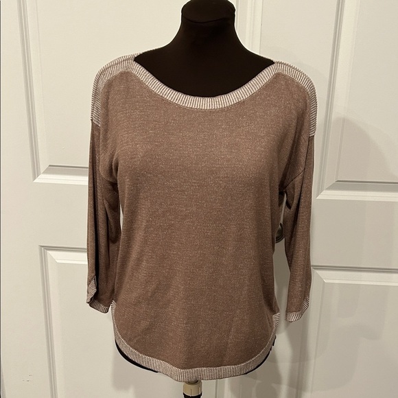Chico's Taupe Brown Boat Neck Nautical Dolman Sleeve Knit Top Size 1/Medium - Picture 1 of 9